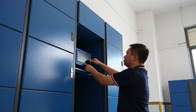 浙江德得控股集团有限公司专注商贸领域，提供仓储配送服务